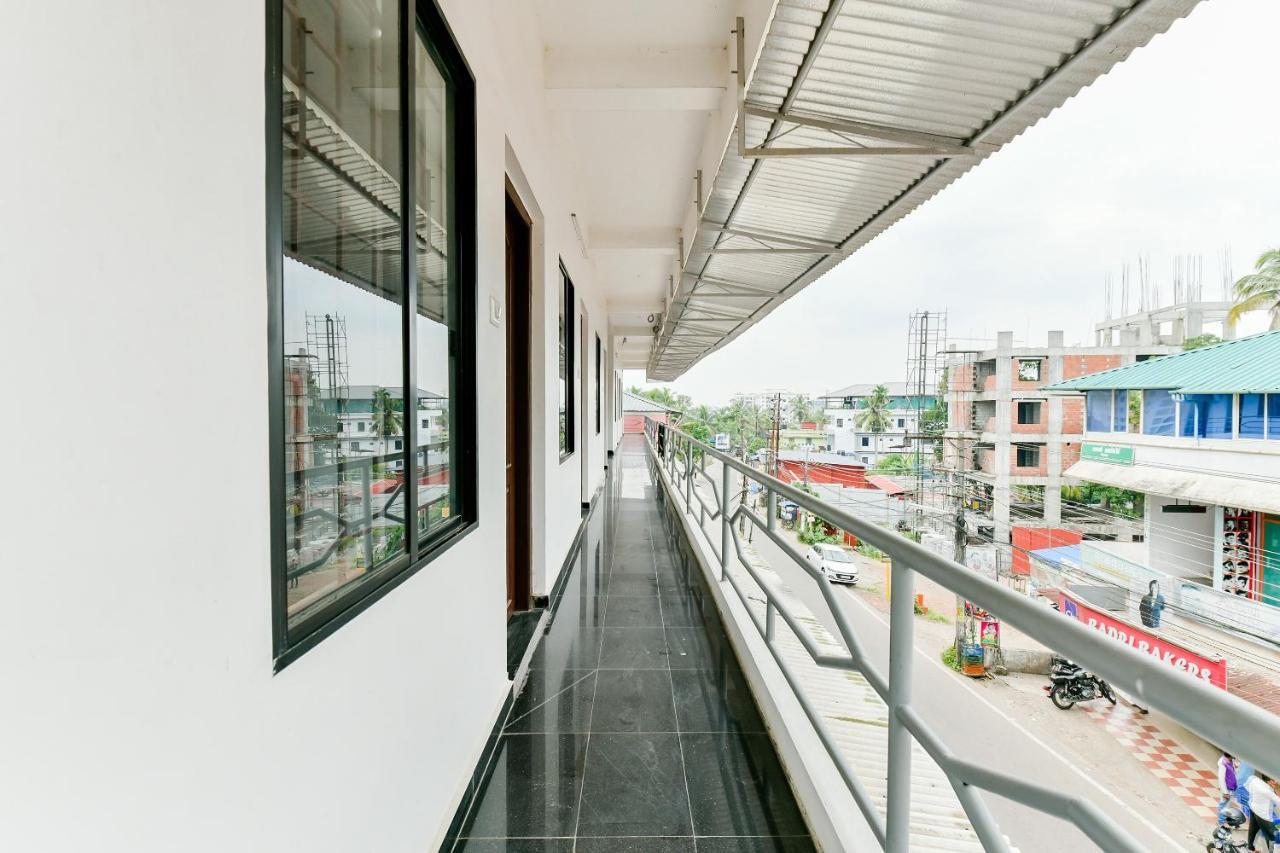 Spot On 39480 Vattekad Tourist Home Kakkanad Exterior foto